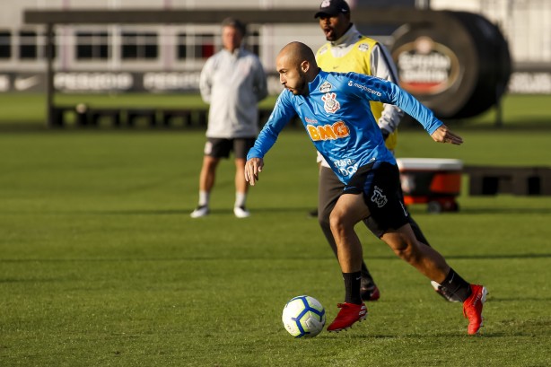 Régis durante treinamento no CT Joaquim Grava
