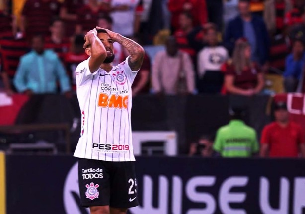 Clayson quase abriu o placar na primeira etapa