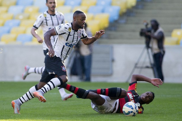 Love também atuou no Maracanã contra o Flamengo em 2015, na vitória do Corinthians por 3 a 0