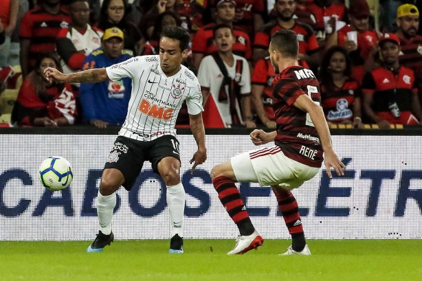 Jadson durante jogo contra o Flamengo, pela Copa do Brasil