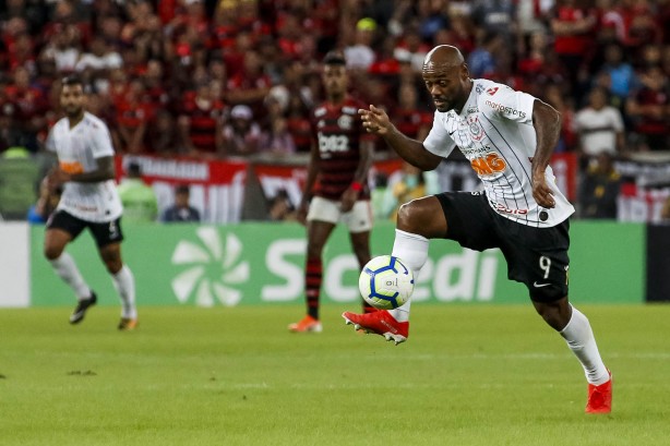 Vagner Love durante jogo contra o Flamengo, pela Copa do Brasil
