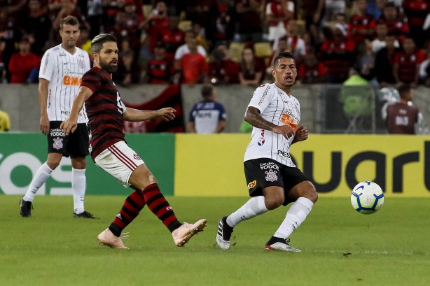 Volante Ralf durante jogo contra o Flamengo, pela Copa do Brasil