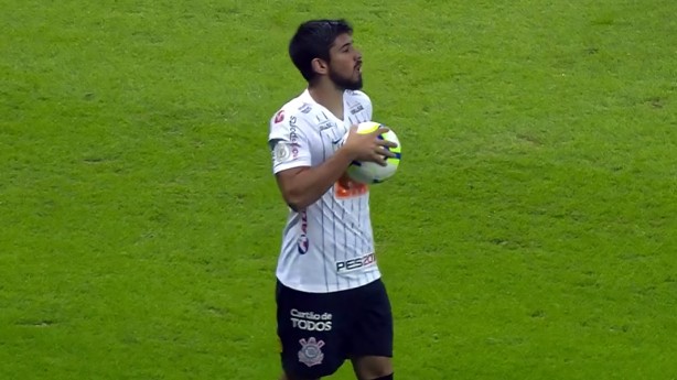 Méndez entrou na lateral para fazer sua estreia pelo Corinthians