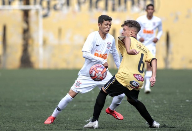 Adson no jogo contra o São Bernardo pelo Paulistão Sub-20