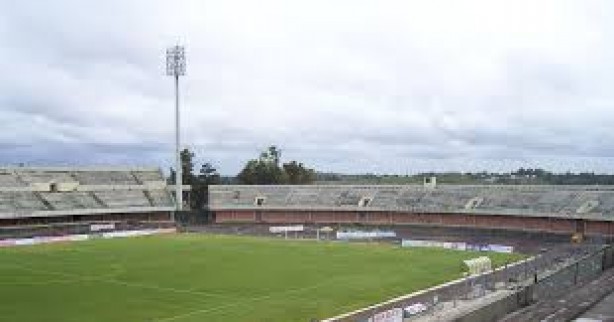 Estádio Atilio Paiva Olivera, na cidade de Rivera, fronteira com Santana do Livramento, no extremo sul do estado do Rio Grande do Sul