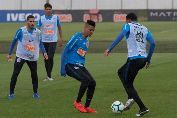 Gabriel e Richard no primeiro treino após eliminação para o Flamengo, pela Copa do Brasil