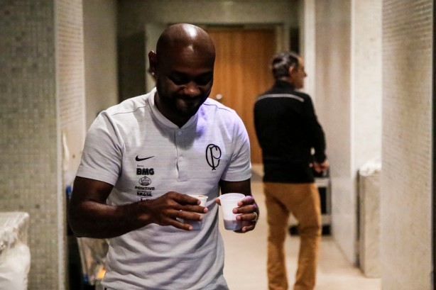 Love no vestiário antes do jogo contra o Flamengo, pela Copa do Brasil
