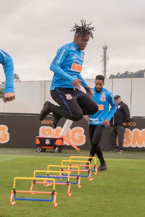 Matheus Jesus e companheiros treinam para enfrentar o Cruzeiro pelo Brasileirão