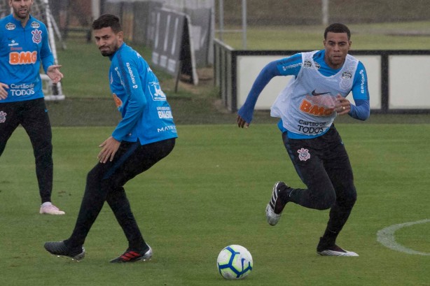 Pedro Henrique e Gustavo no primeiro treino após eliminação para o Flamengo, pela Copa do Brasil