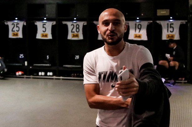 Régis no vestiário antes do jogo contra o Flamengo, pela Copa do Brasil