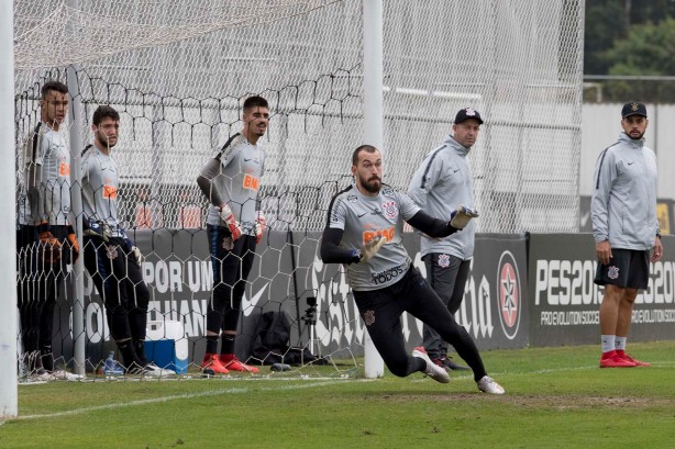 Walter e companheiros treinam para jogo contra o Cruzeiro, pelo Brasileirão