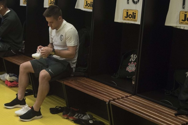 Jogadores se preparam para enfrentar o Cruzeiro no Mineirão