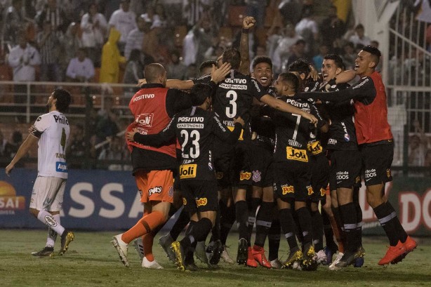 O Corinthians comemorou a classificao somente aps disputa de pnaltis