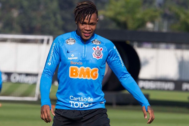 Jogadores do Corinthians treinam nesta segunda-feira