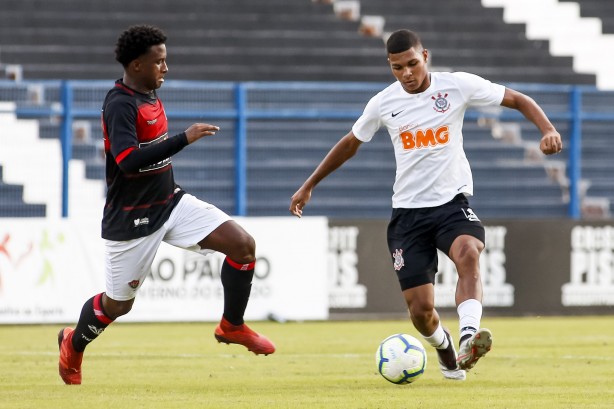 Pelo Brasileiro Sub-17, Corinthians venceu o Vitória e se classificou para as quartas
