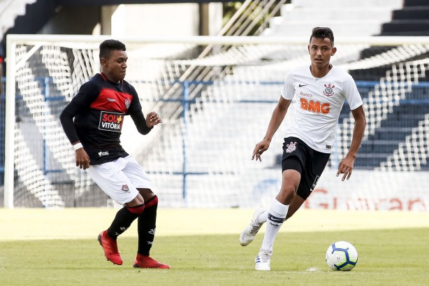 Timão vence Vitória e garante vaga nas quartas do Brasileirão Sub-17