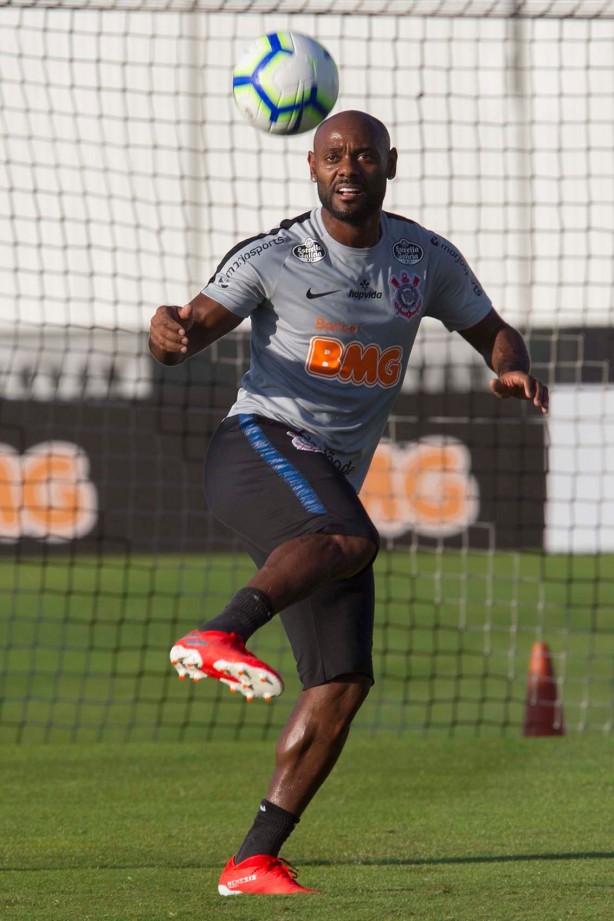Vagner Love no treino desta terça