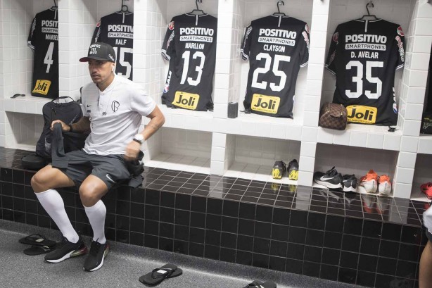 Volante Ralf no vestiário antes do jogo contra o Santos, pelo Brasileiro
