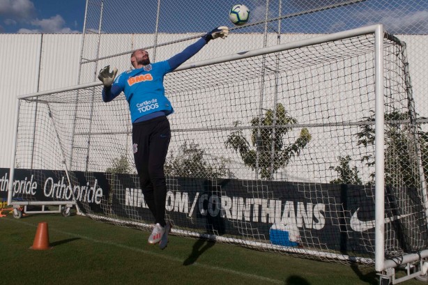Walter aproveitou bem as chances na ausência de Cássio, que está com a Seleção