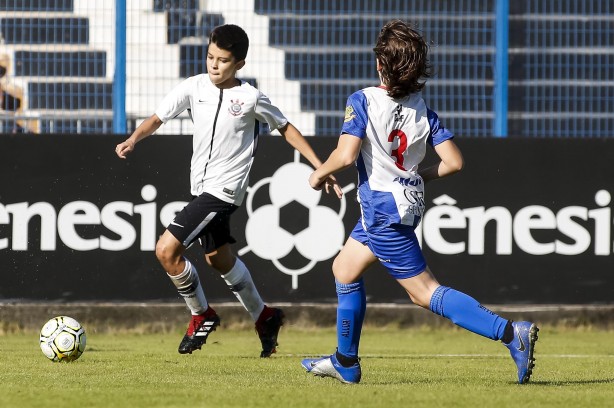 Corinthians enfrenta o Nacional pelo campeonato paulista sub-13