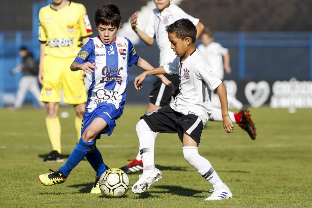 Corinthians enfrenta o Nacional pelo campeonato paulista sub-11