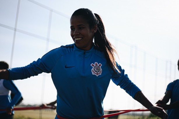 Equipe feminina do Corinthians realiza treinamento