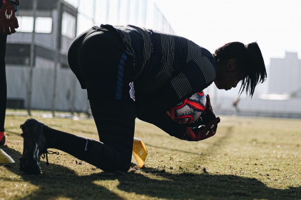 Equipe feminina do Corinthians realiza treinamento