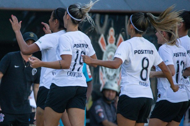 Jogadoras do Corinthians Futebol Feminino venceram o Juventus por 4 a 0