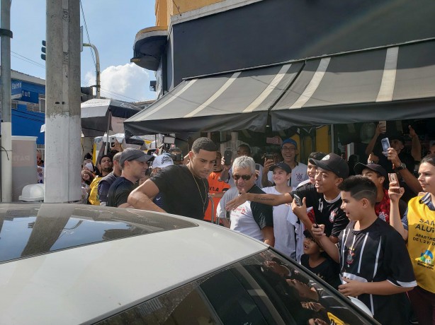 Gustagol em evento na loja Poderoso Timo