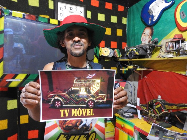 Jamaica mostrando foto do TV Móvel
