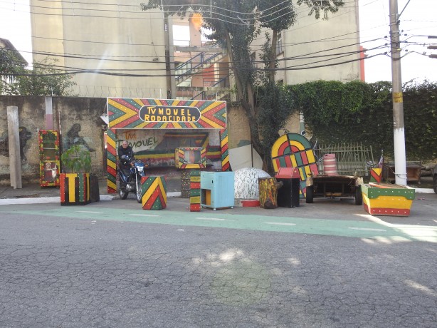 Uma das estações de TV que Jamaica criou na vizinhança