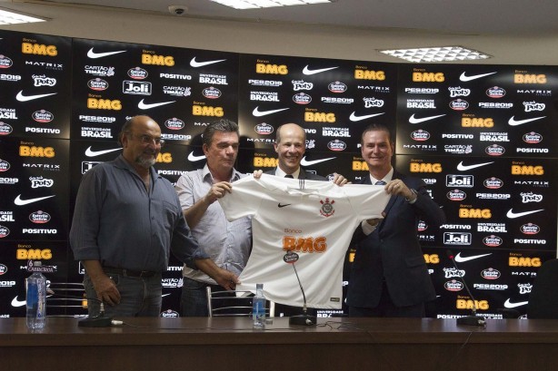 Acordo com o BMG foi anunciado e virou polêmica entre os torcedores na época