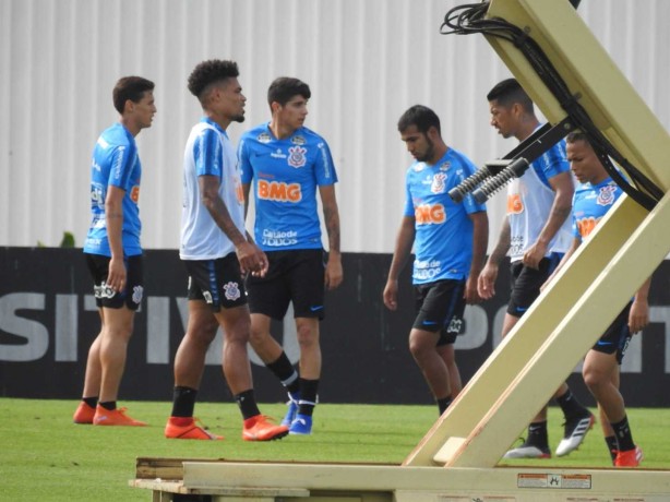 Jogadores em ao na manh desta tera-feira no CT Joaquim Grava