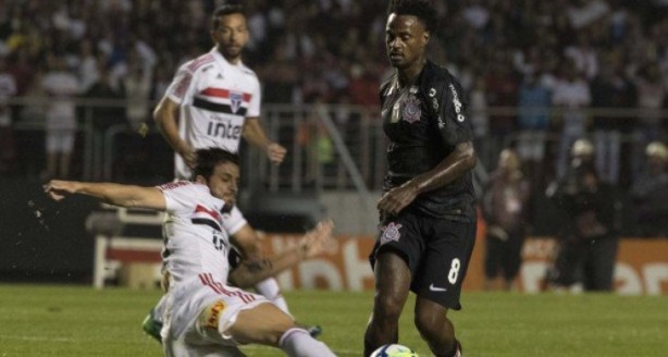 Renê Júnior sofreu lesão grave no joelho esquerdo contra o São Paulo