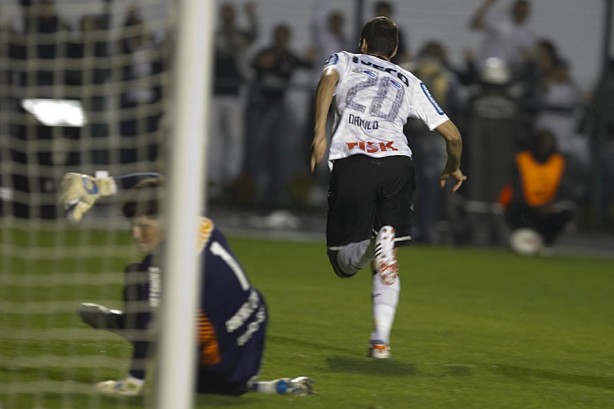 Danilo empatou o jogo contra o Santos e garantiu a vaga do Corinthians na indita final