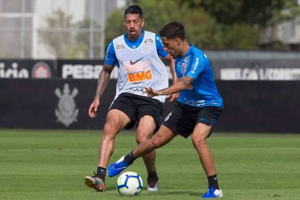 Ralf e Gabriel durante treinamento desta terça-fera no CT