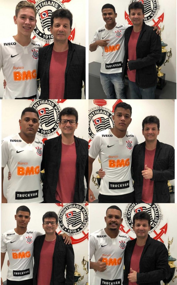 Os seis garotos e o empresário Will Dantas após assinaturas dos contratos de empréstimo até o fim do ano
