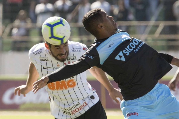 Bruno Méndez durante amistoso contra o Londrina