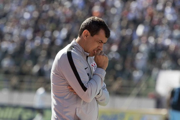 Carille durante amistoso contra o Londrina