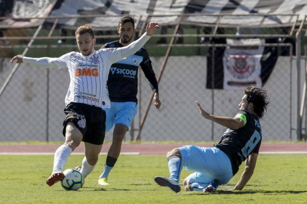 Carlos Augusto durante amistoso contra o Londrina