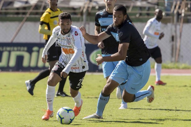 Clayson durante amistoso contra o Londrina