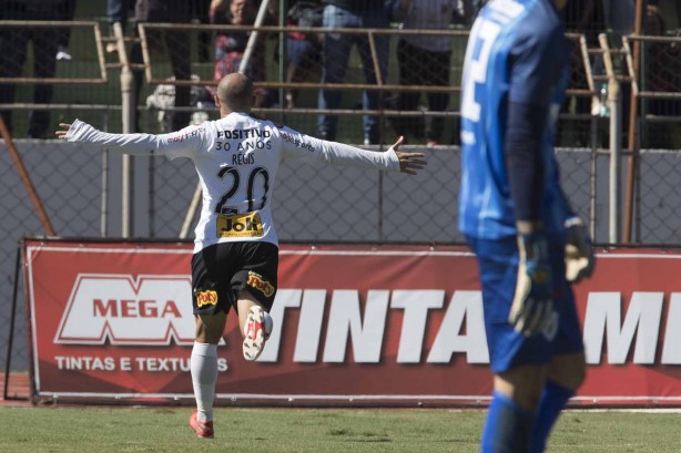 Régis diminuiu o placar para o Corinthians no amistoso contra o Londrina