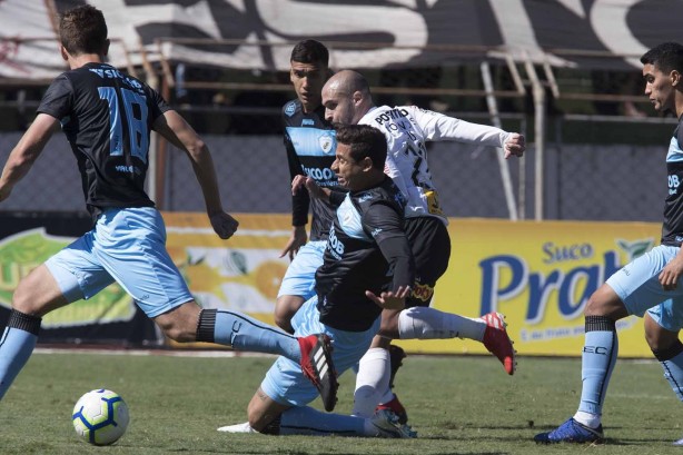 Régis durante amistoso contra o Londrina