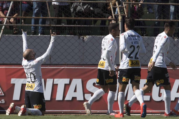 Régis marcou o único gol do Corinthians no amistoso contra o Londrina