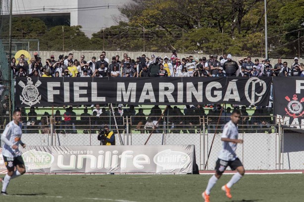 Torcida do Corinthians marcou presença no amistoso contra o Londrina
