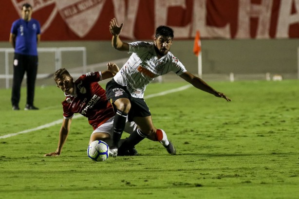 Bruno Méndez durante amistoso entre Vila Nova e Corinthians