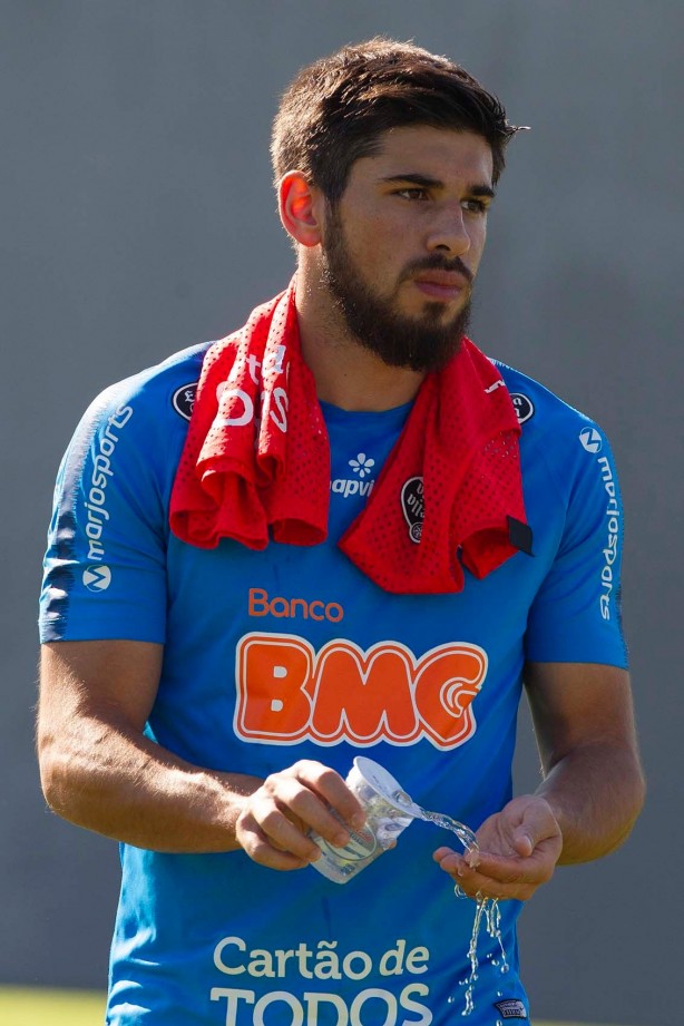 Bruno Méndez no treinamento desta sexta-feira no CT Joaquim Grava