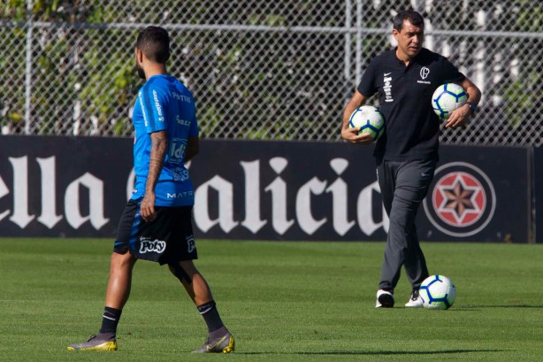 Carille comandou o treino desta sexta-feira no CT Joaquim Grava