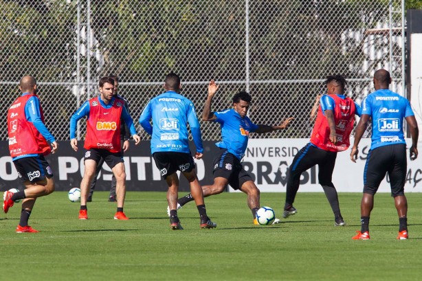 Carille comandou um coletivo em campo reduzido entre titulares e reservas