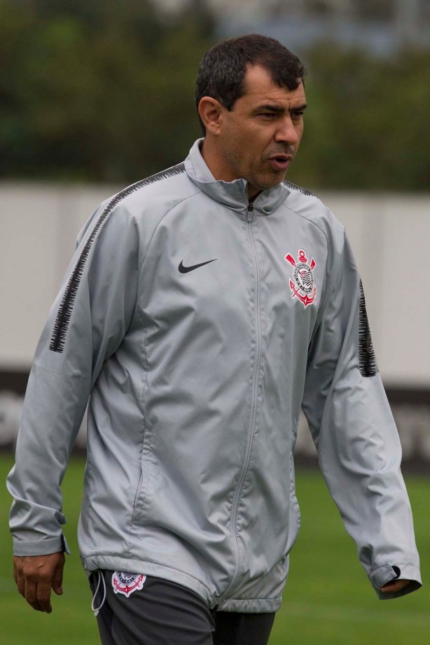 Carille durante treino que prepara a equipe do Corinthians para amistoso contra o Londrina